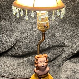 VINTAGE SWAIN Girl In Dress Holding A Hat Ceramic Figurine Table Lamp